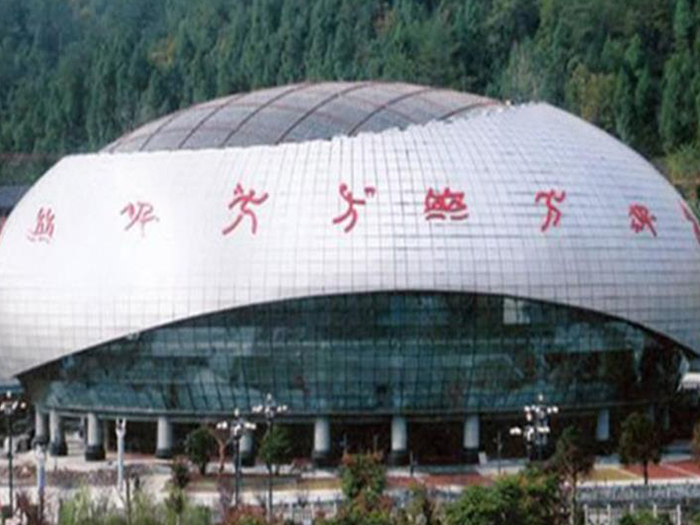 赤壁體育中心球形網(wǎng)架加工安裝